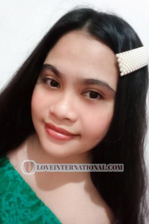 201433 - Joyce Age: 21 - Philippines
