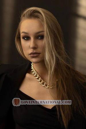 209182 - Anastasiia Age: 21 - Poland