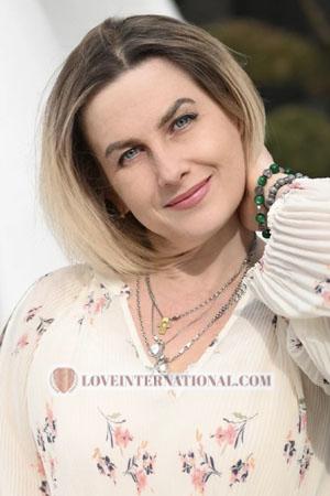 220668 - Viktoriia Age: 52 - Ukraine