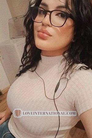 223415 - Estefania Age: 28 - Argentina